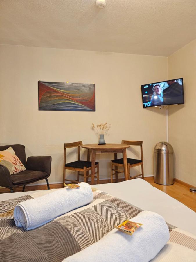 Doppelzimmer 1 I Geteiltes Bad & Kueche I Mit Dem Zug Nur 4 Min Bis Zum Hauptbahnhof Freiburg im Breisgau Exterior photo